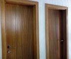 Интериорни врати с фурнир дъб и дълбока фрезовка.