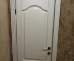 Врата от формован мдф (крафмаст) и дъбов фурнир.Състарена и с "винтидж" ефект.